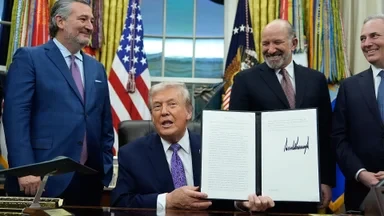 Trump Notched Nearly $1.2 Billion in Crypto Revenue Last Year, Locking In Profits As Investors Plunge Into Losses, Federal Filing Reveals